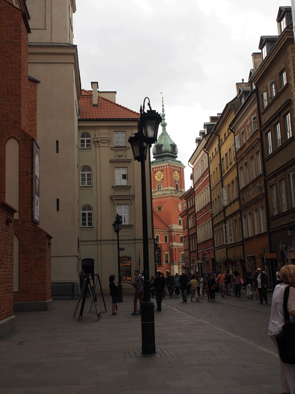 Street-in-the-old-town-looking-towards-the-palace
